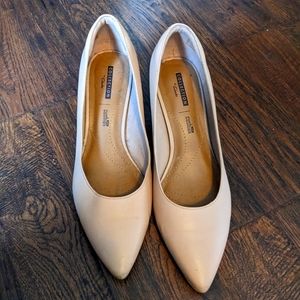 Clarks Nude kitten heels